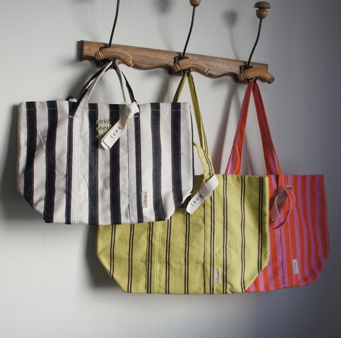 beej-stripefabrictotebag