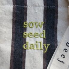 beej-stripefabrictotebag